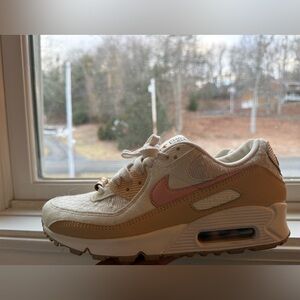 Nike Women’s Sun Club Air Max